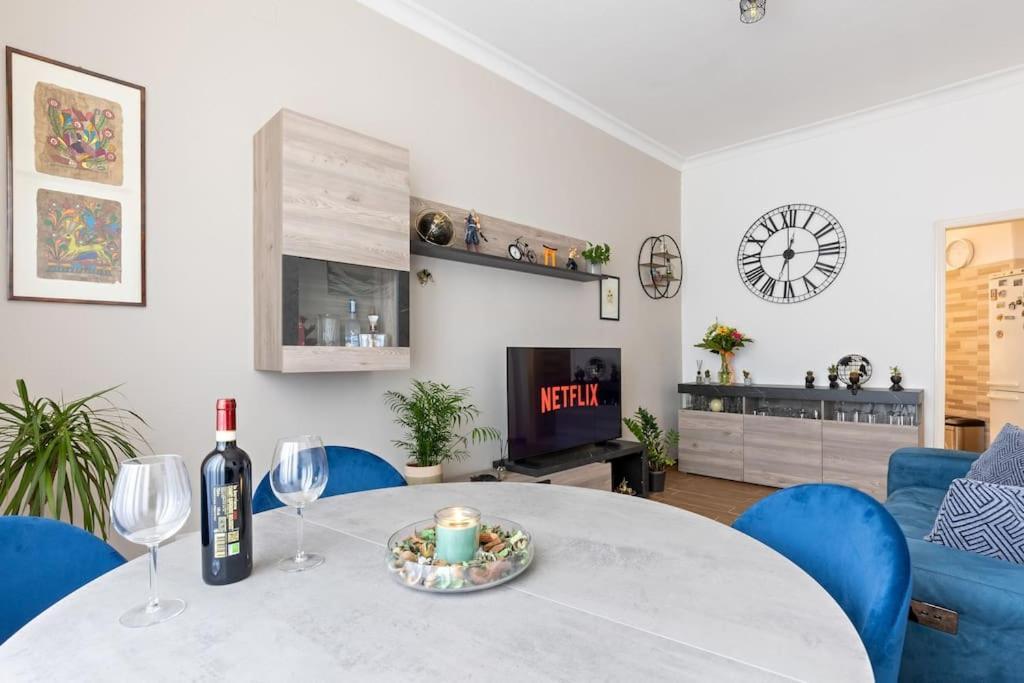 Piramide Apartment Rom